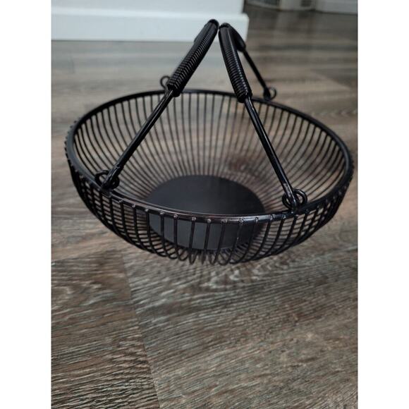 Heavy Duty Black Metal Wire Fruit Bowl with Handles - Picture 1 of 3